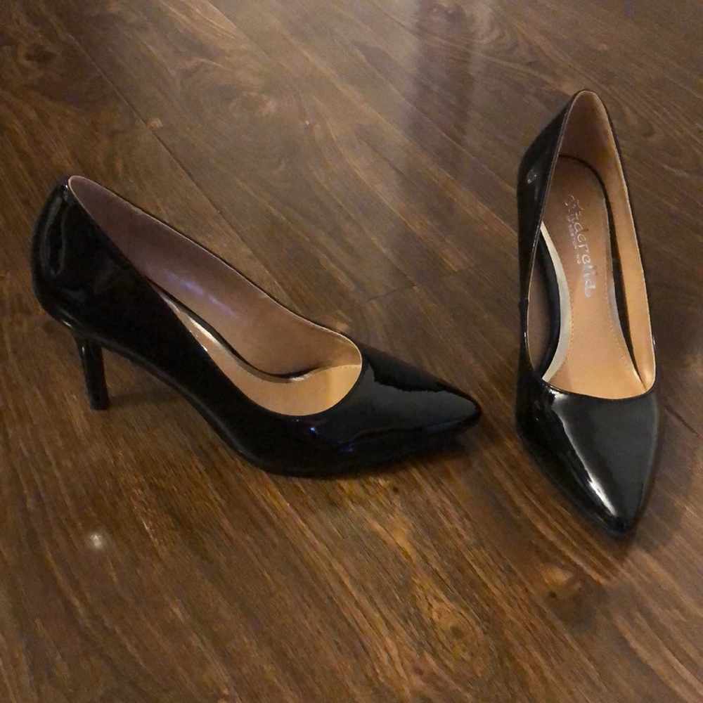 Black patent pointed toe heels👠 size 4.5